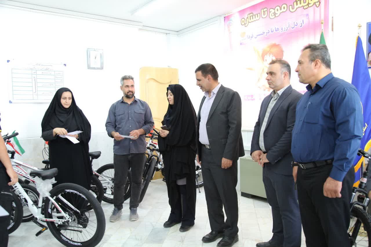 دوچرخههایی برای شادی دل های فرزندان ایتام و نیازمند کمیته امداد مبارکه