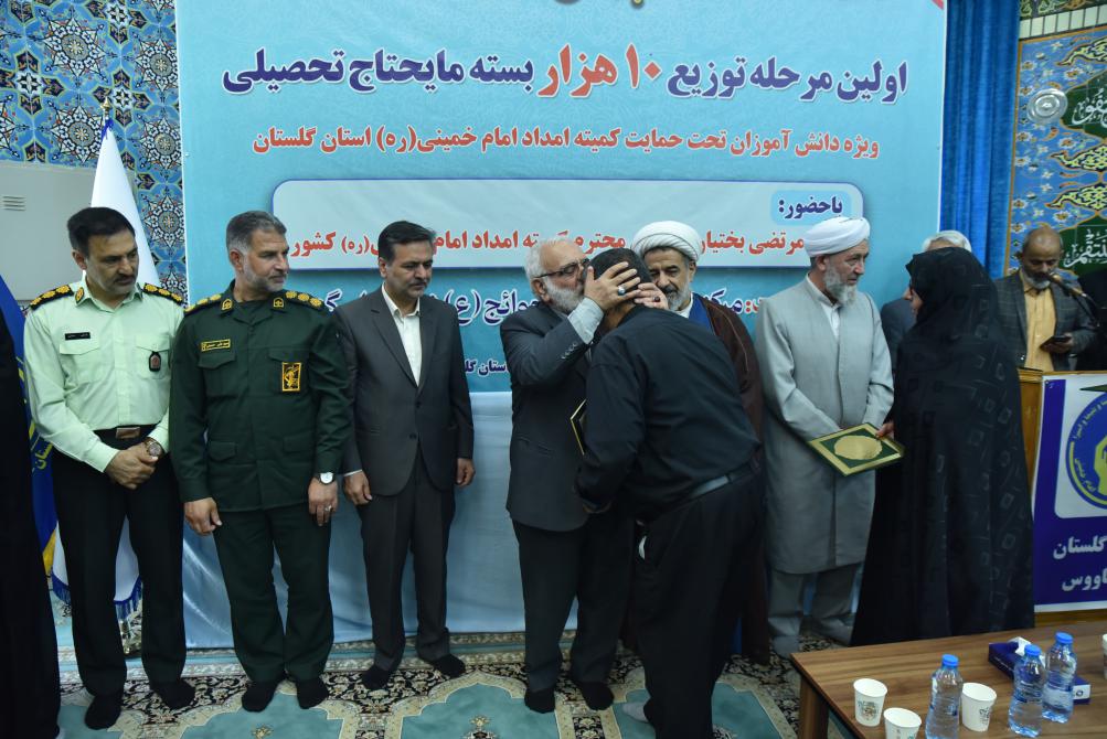 اولین مرحله توزیع مایحتاج تحصیلی در قالب  ۱۰ هزار بسته در گنبد به روایت تصویر1404/06/12