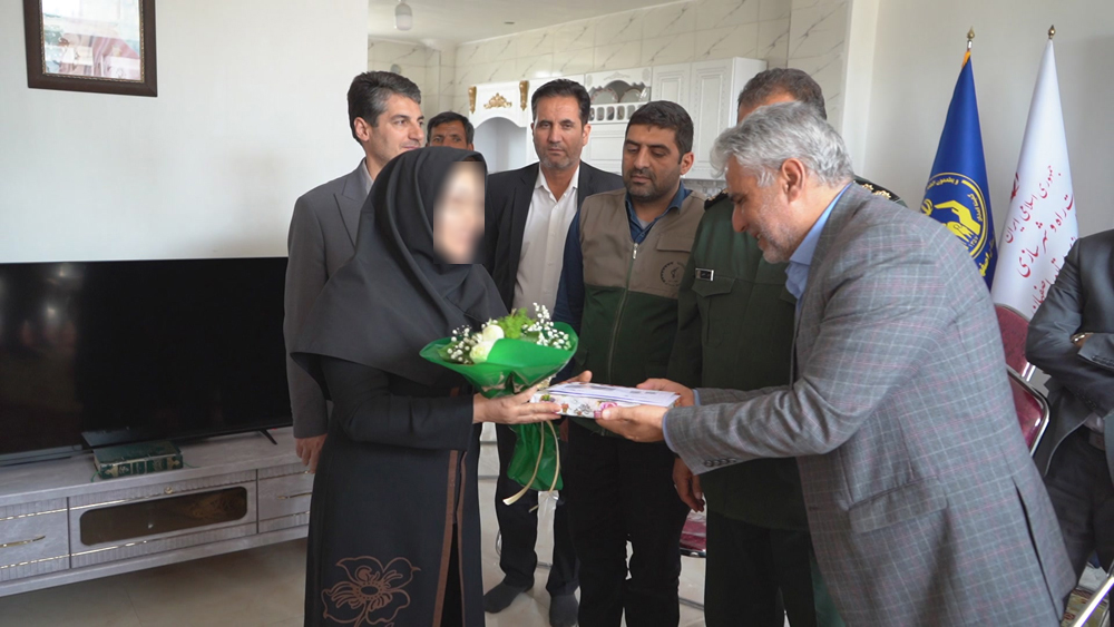 واگذاری ۸۳۹ واحد مسکونی به خانواده های تحت حمایت کمیته امداد استان اصفهان ۱۴۰۳/۰۱/۲۷