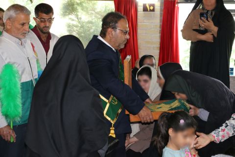 برگزاری جشن دهه کرامت برای دختران  تحت حمایت کمیته امداد اردستان. 1403/02/27