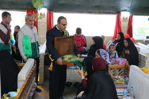 برگزاری جشن دهه کرامت برای دختران  تحت حمایت کمیته امداد اردستان. 1403/02/27