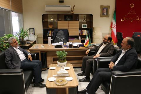 برگزاری جشن دهه کرامت برای دختران  تحت حمایت کمیته امداد اردستان. 1403/02/27