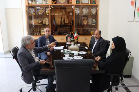 دیدار مدیرکل کمیته امداد استان اصفهان با نماینده مردم مبارکه در مجلس شورای اسلامی 1403/06/10