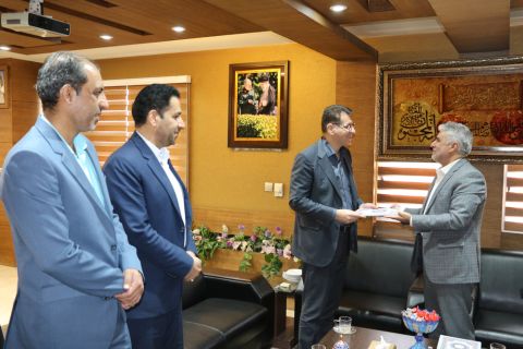 دیدار مدیرکل کمیته امداد استان اصفهان با مدیر شعب بانک سپه استان اصفهان 1403/06/18