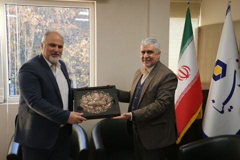 دیدار مدیرکل کمیته امداد استان اصفهان با مدیرعامل شعب بانک های سینا و پست بانک1403/10/8