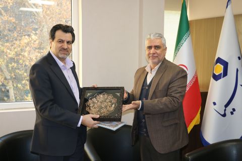 دیدار مدیرکل کمیته امداد استان اصفهان با مدیرعامل شعب بانک های سینا و پست بانک1403/10/8