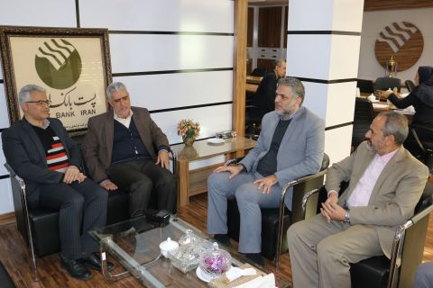 دیدار مدیرکل کمیته امداد استان اصفهان با مدیرعامل شعب بانک های سینا و پست بانک1403/10/8