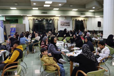 استاندار اصفهان با خانواده های نیازمند و حامیان نیکوکار افطار کرد 1404/01/06