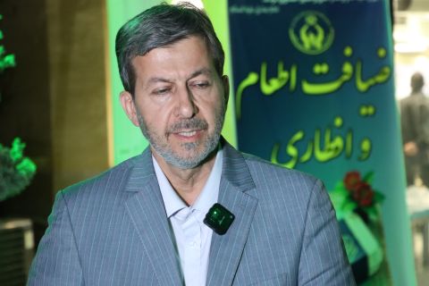 استاندار اصفهان با خانواده های نیازمند و حامیان نیکوکار افطار کرد 1404/01/06