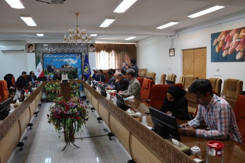 نشست خبری معاون توسعه مشارکت های مردمی کمیته امداد استان اصفهان با اصحاب رسانه 1404/01/25
