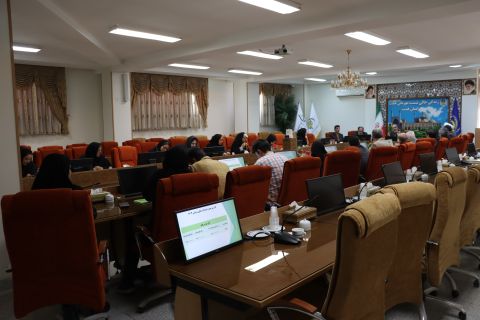 نشست خبری معاون توسعه مشارکت های مردمی کمیته امداد استان اصفهان با اصحاب رسانه 1404/01/25