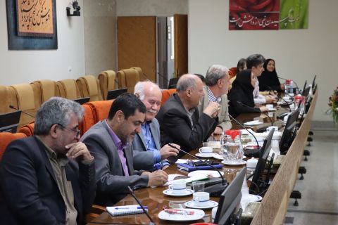 نشست خبری معاون توسعه مشارکت های مردمی کمیته امداد استان اصفهان با اصحاب رسانه 1404/01/25