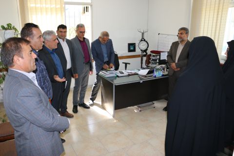 بازدید مدیرکل کمیته امداد استان اصفهان از روند فعالیت های این نهاد در  اداره منطقه دو اصفهان04/02/11