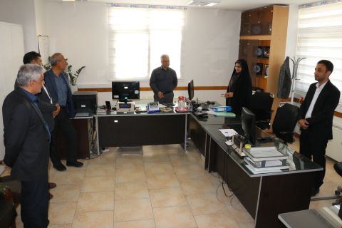 بازدید مدیرکل کمیته امداد استان اصفهان از روند فعالیت های این نهاد در  اداره منطقه دو اصفهان04/02/11