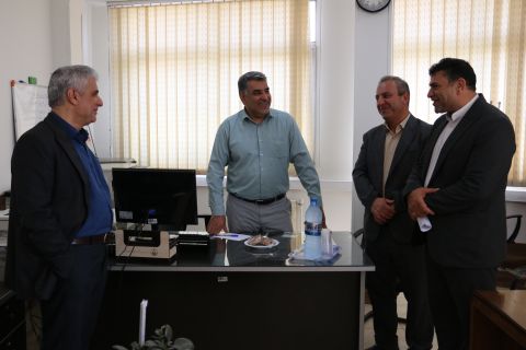 بازدید مدیرکل کمیته امداد استان اصفهان از روند فعالیت های این نهاد در  اداره منطقه دو اصفهان04/02/11