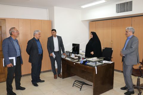 بازدید مدیرکل کمیته امداد استان اصفهان از روند فعالیت های این نهاد در  اداره منطقه دو اصفهان04/02/11