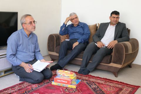 بازدید مدیرکل کمیته امداد استان اصفهان از روند فعالیت های این نهاد در  اداره منطقه دو اصفهان04/02/11