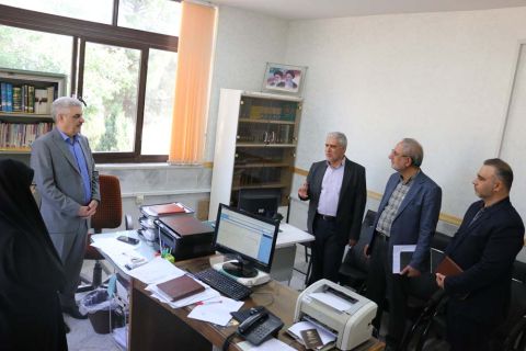 بازدید مدیرکل کمیته امداد استان اصفهان از روند فعالیت های این نهاد در شهرستان مبارکه 1404/03/21