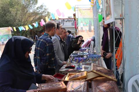 استقرار پایگاه های جمع آوری کمک های مردمی  همزمان در روز جشن عاطفه ها در سطح استان اصفهان 1404/06/20