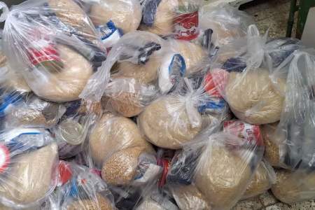 توزیع ۱۱۰ بسته معیشتی میان خانواده‌های نیازمند در منطقه چهار اصفهان اصفهان – روابط عمومی کمیته امداد